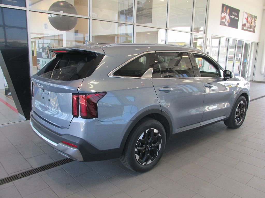 Used 2025 Kia Sorento S image 7