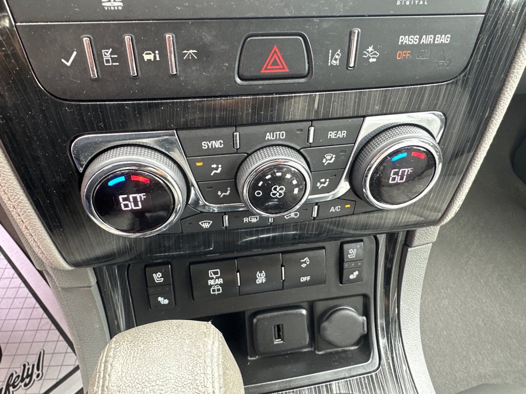 Used 2016 Chevrolet Traverse LTZ FWD image 26