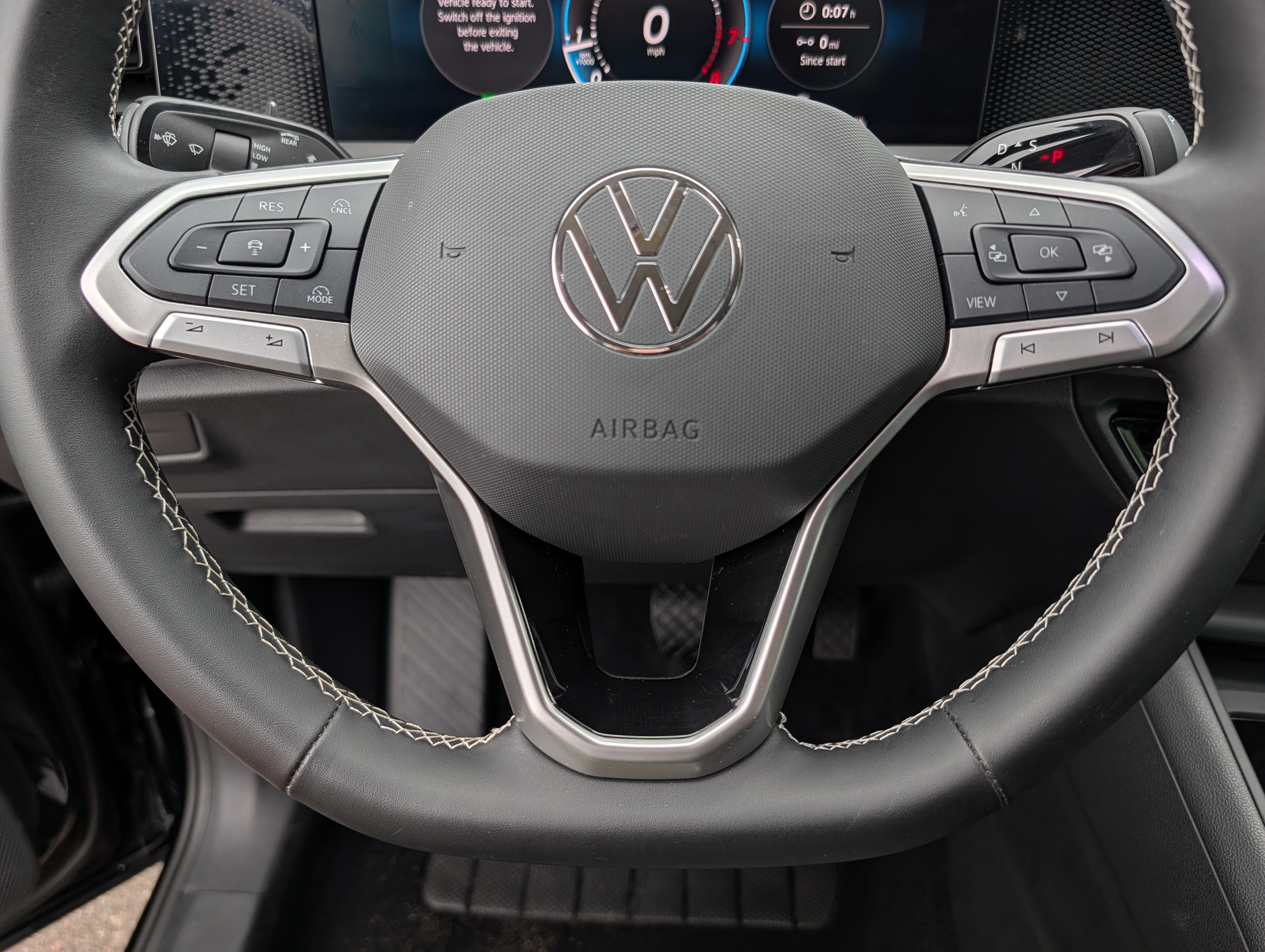 Used 2025 Volkswagen Tiguan SE AWD/4WD image 25