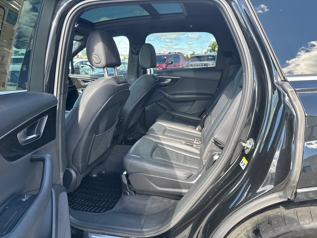 Used 2023 Audi Q7 2.0T Premium w/ Towing Package AWD/4WD image 33