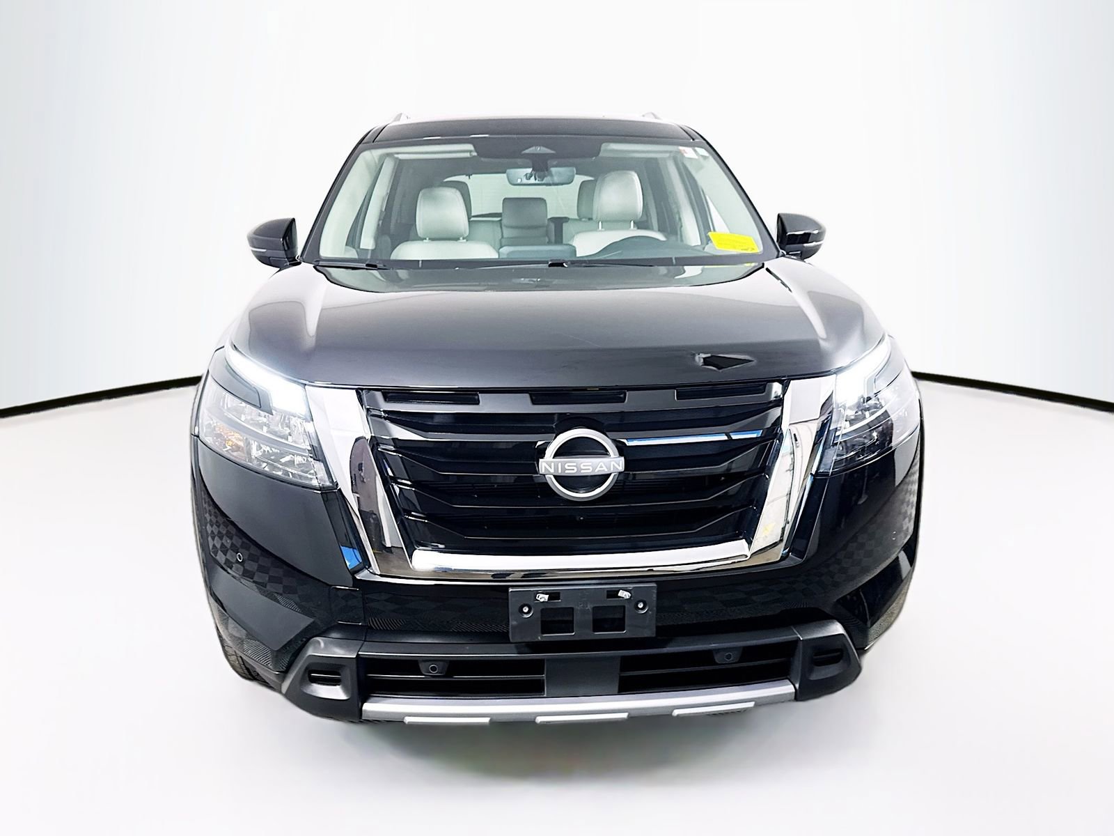 Used 2025 Nissan Pathfinder SL w/ Cargo Package image 2