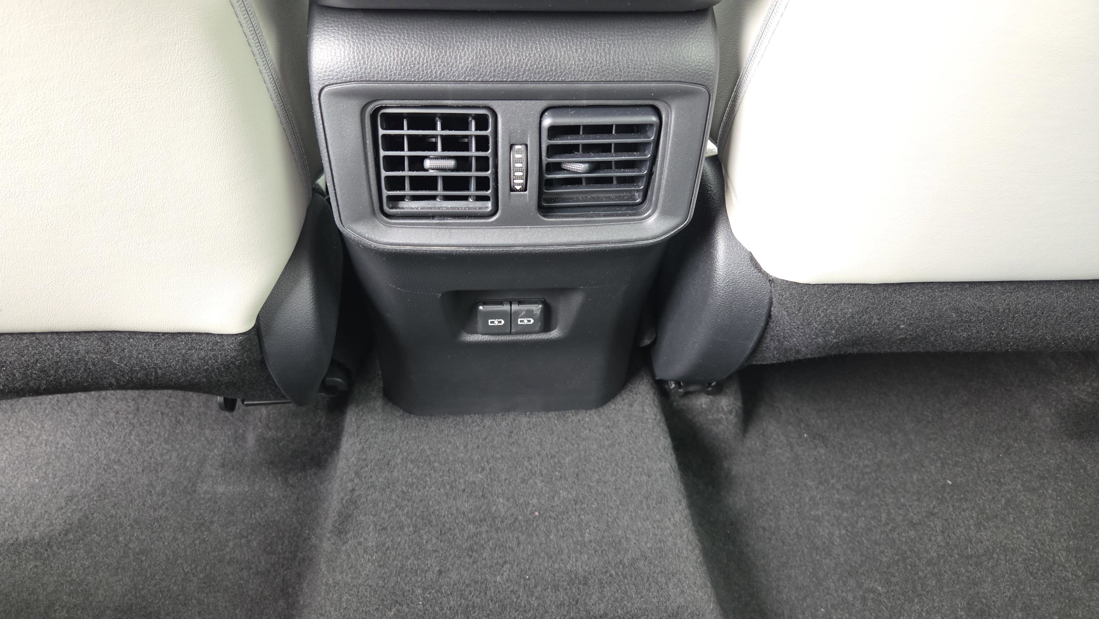 Used 2023 Toyota RAV4 XLE Premium image 14