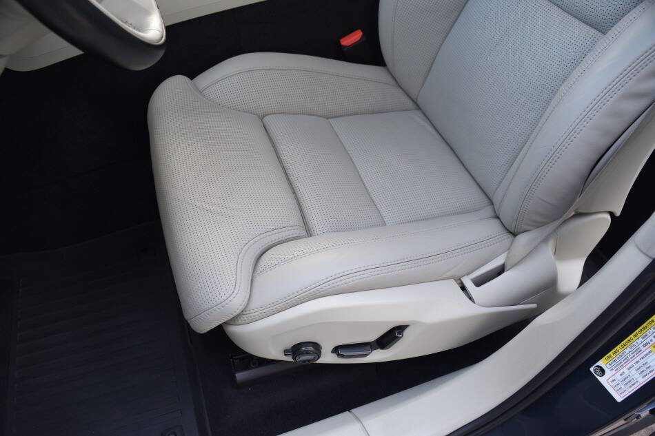 Used 2018 Volvo XC60 T5 Inscription w/ Luxury Seat Package image 40