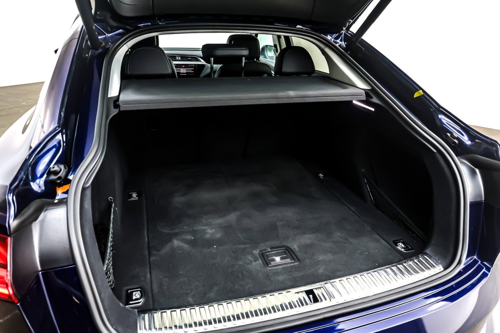 Used 2022 Audi e-tron Premium w/ Convenience Plus Package image 24