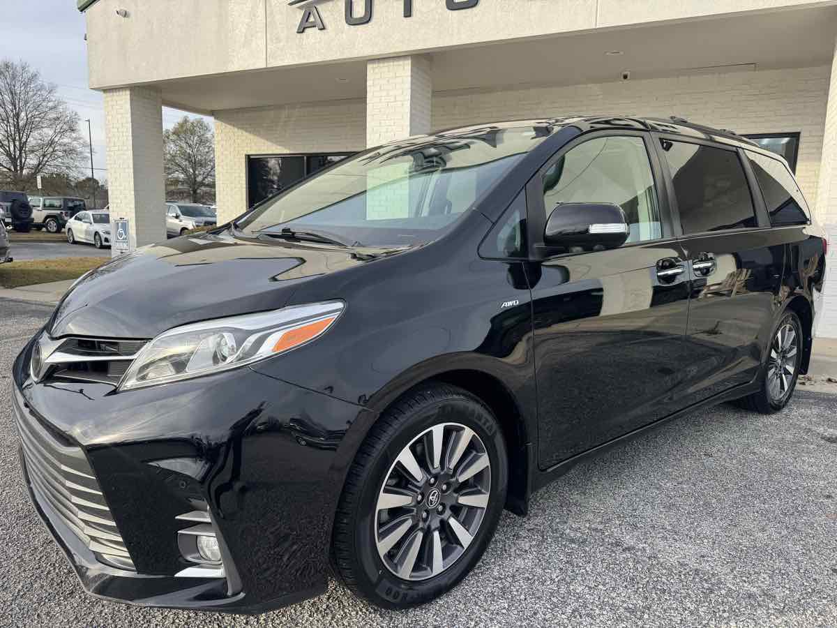 Used 2020 Toyota Sienna Limited Premium w/ Carpet Mat Package AWD/4WD image 38