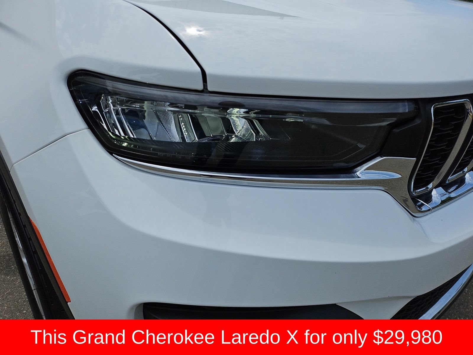 Used 2025 Jeep Grand Cherokee Laredo X w/ Luxury Tech Group I RWD image 13