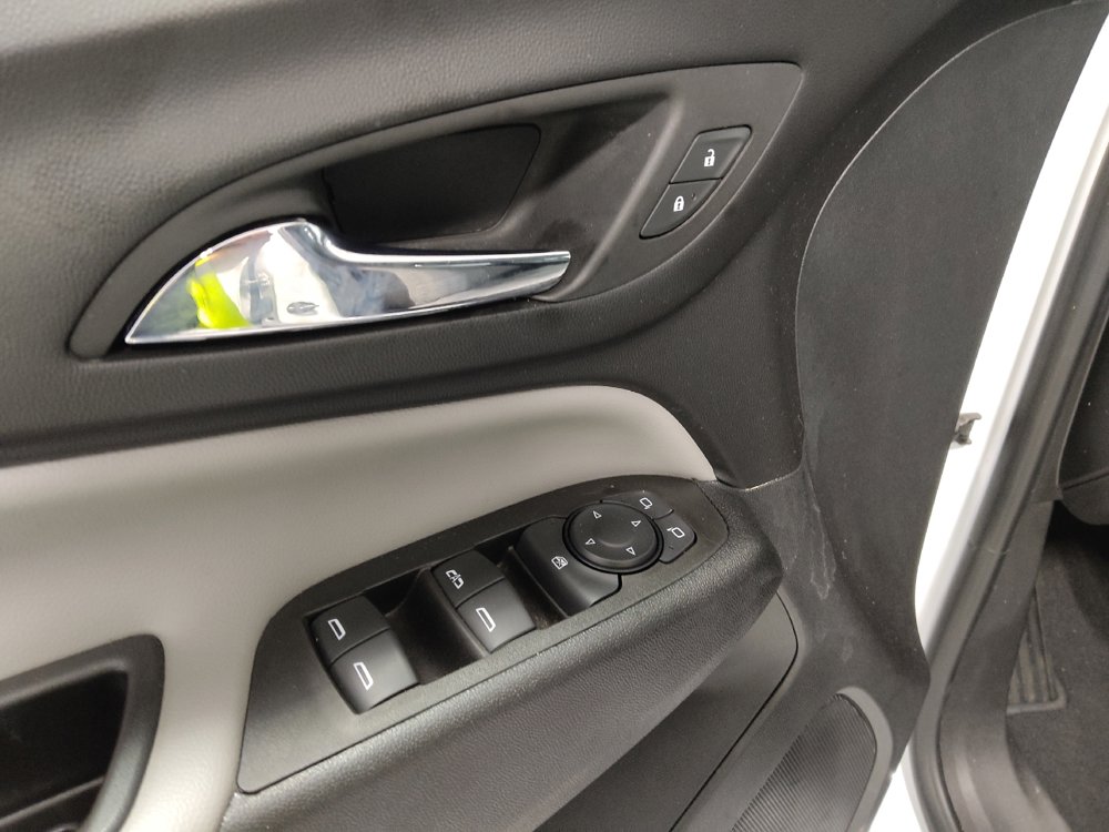 Used 2022 Chevrolet Equinox LS w/ LPO, Chrome Package image 27