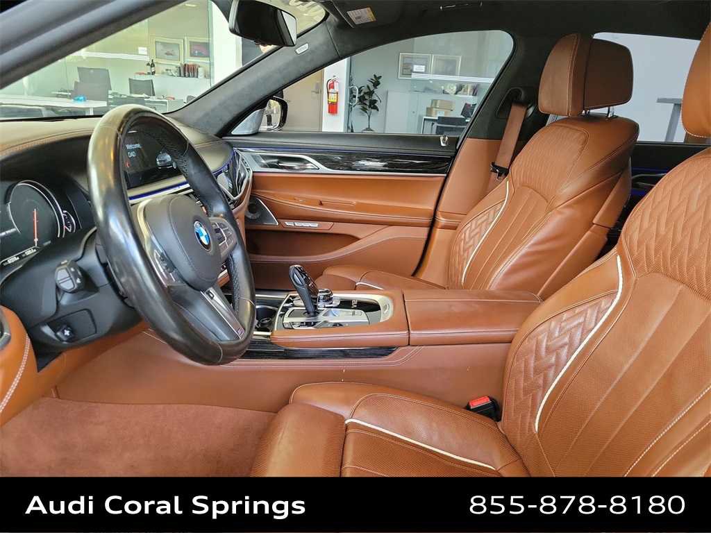 Used 2018 BMW M760i xDrive image 11