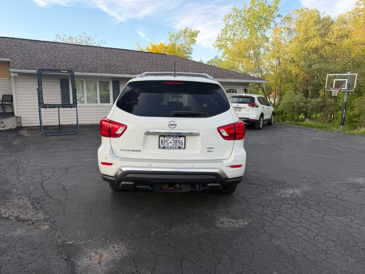 Used 2018 Nissan Pathfinder SV w/ SV Tech Package AWD/4WD image 6