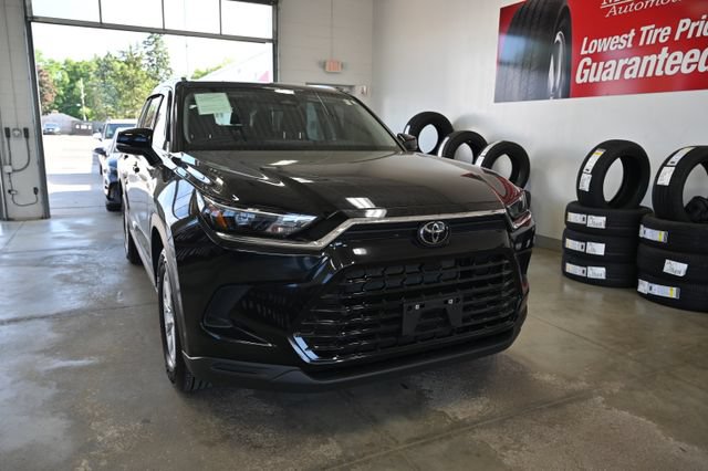Used 2024 Toyota Grand Highlander AWD image 3