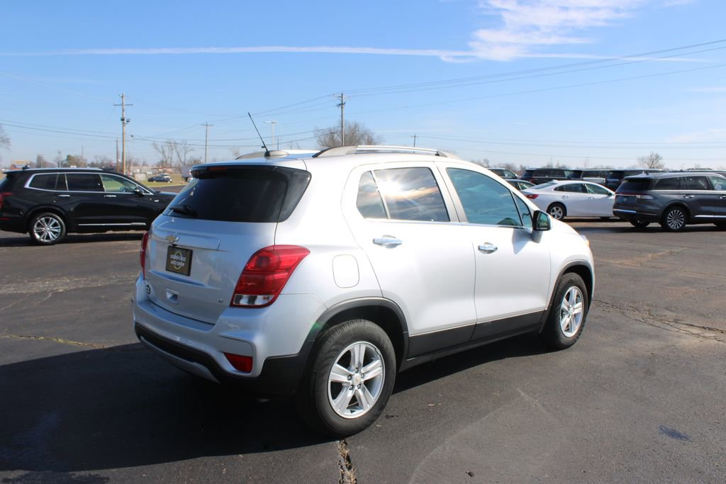 Used 2020 Chevrolet Trax LT w/ LT Convenience Package image 8