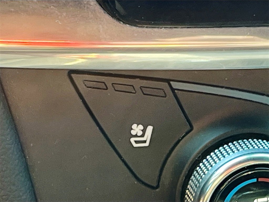 Used 2022 Chevrolet Traverse Premier w/ Redline Edition image 21