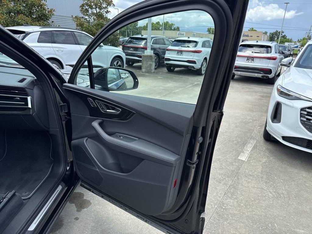 Used 2025 Audi Q7 3.0T Prestige w/ Prestige Package image 13