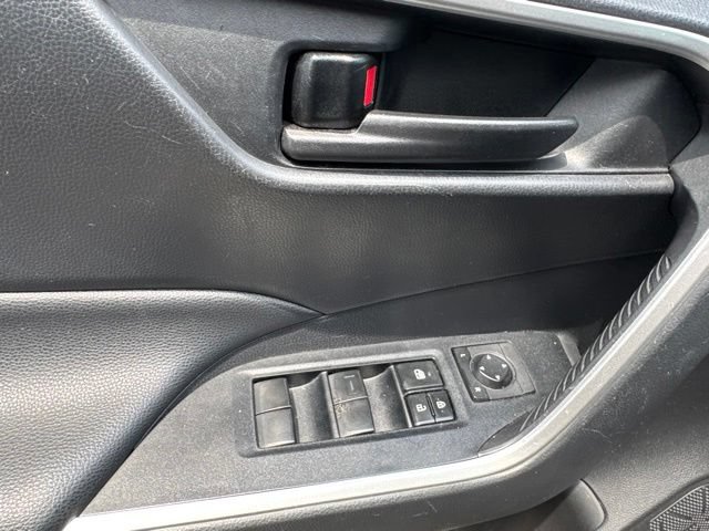 Used 2020 Toyota RAV4 LE FWD image 7