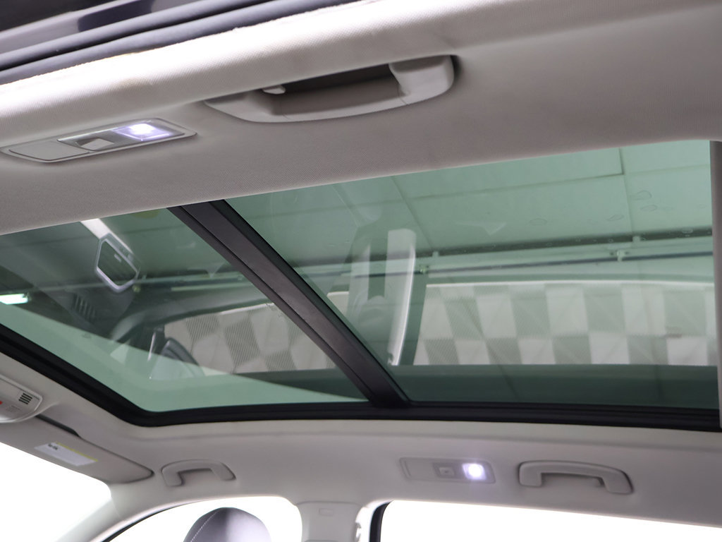 Used 2020 Volkswagen Tiguan SE w/ Panoramic Sunroof Package AWD/4WD image 21