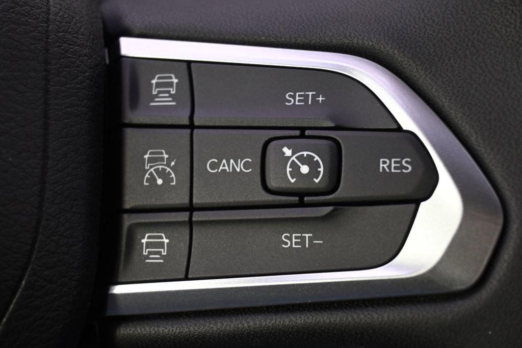 Used 2025 Jeep Compass Trailhawk image 35