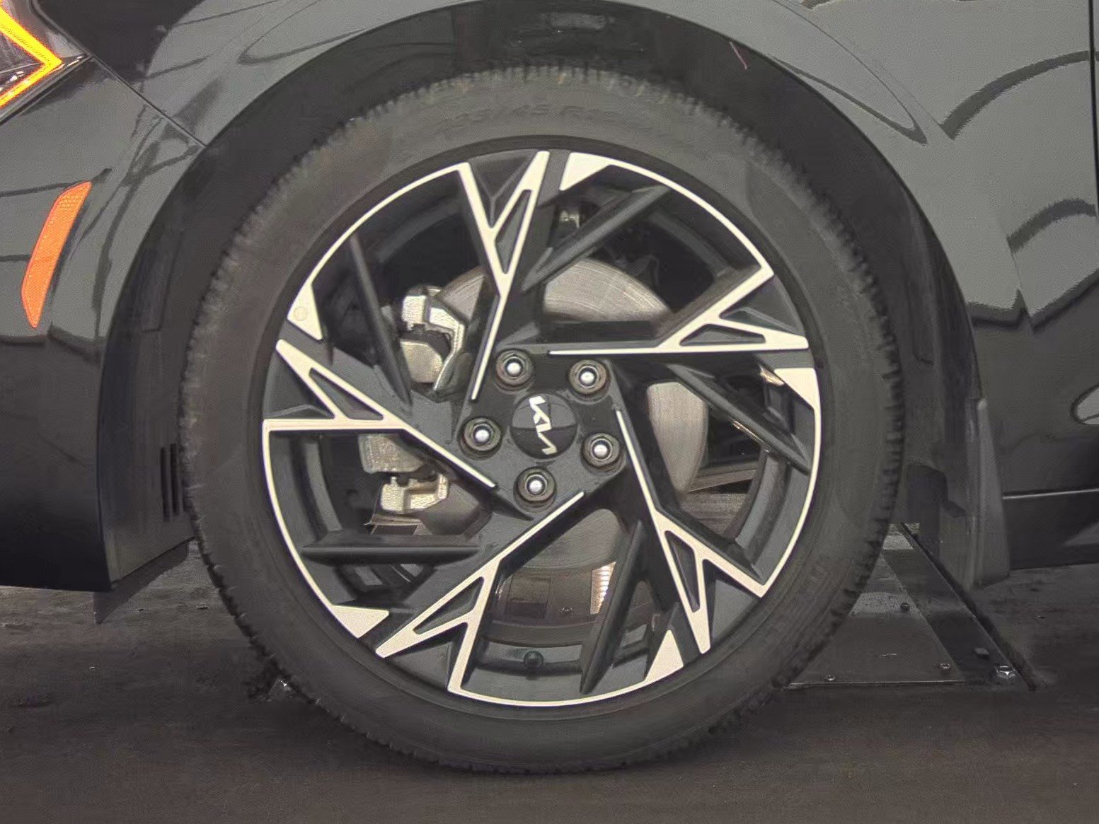 Used 2025 Kia K5 GT-Line w/ GT-Line Premium Package image 10