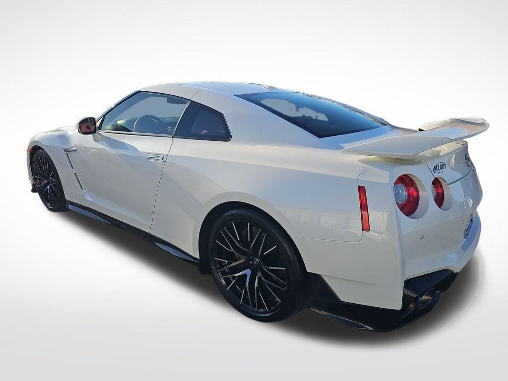 Used 2024 Nissan GT-R Premium w/ Premium Interior Package image 7