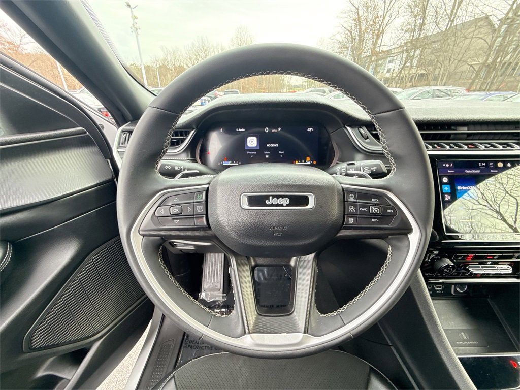 Used 2024 Jeep Grand Cherokee Altitude image 11