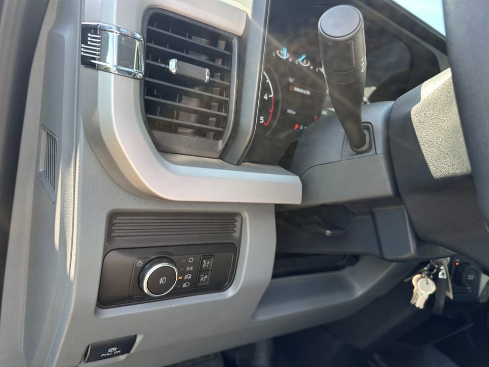 New 2025 Ford F550 4x4 Crew Cab image 28
