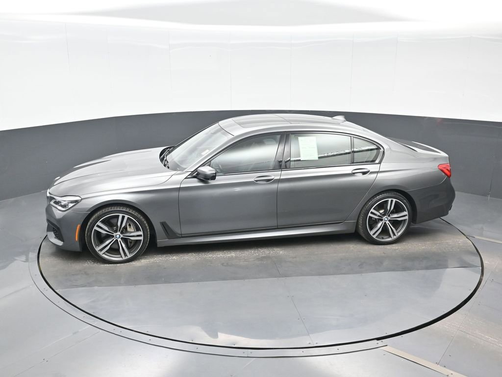 Used 2019 BMW 750i w/ Luxury Rear Seating Package RWD image 18