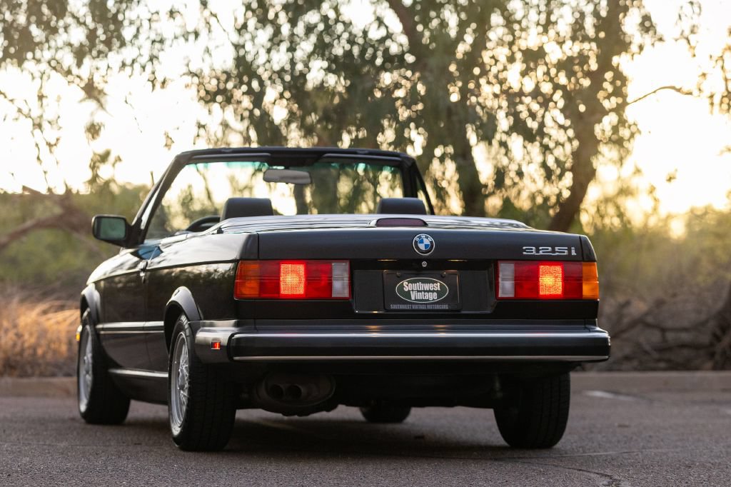 Used 1990 BMW 325i Convertible RWD image 19
