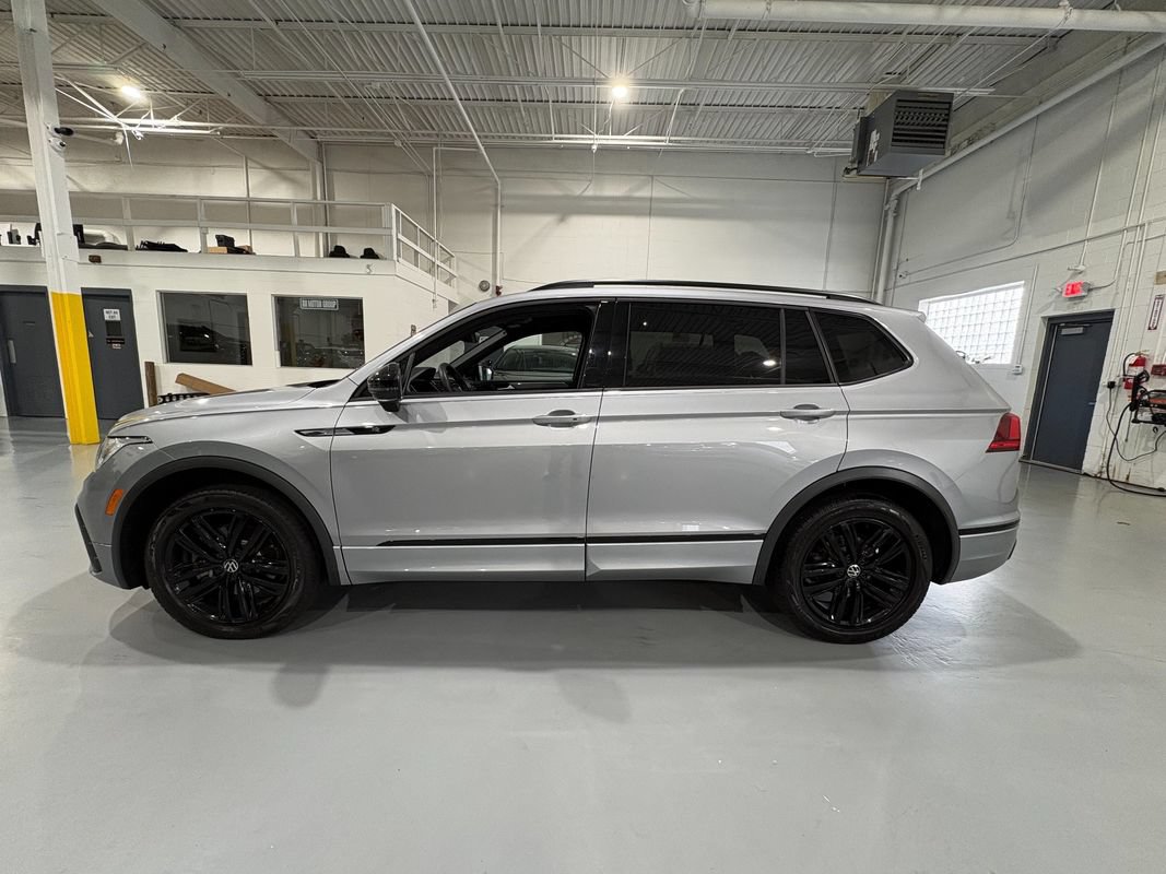 Used 2022 Volkswagen Tiguan SE R-Line AWD/4WD image 4