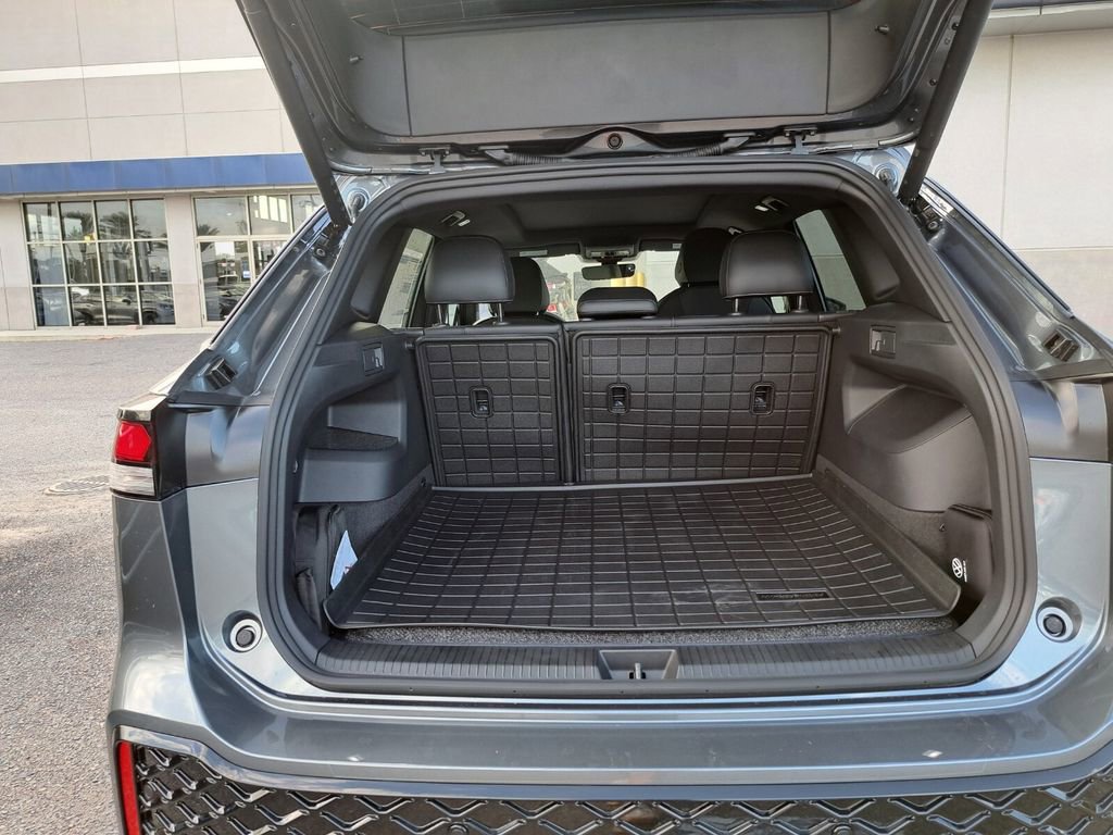 New 2026 Volkswagen Tiguan SE R-Line FWD image 25