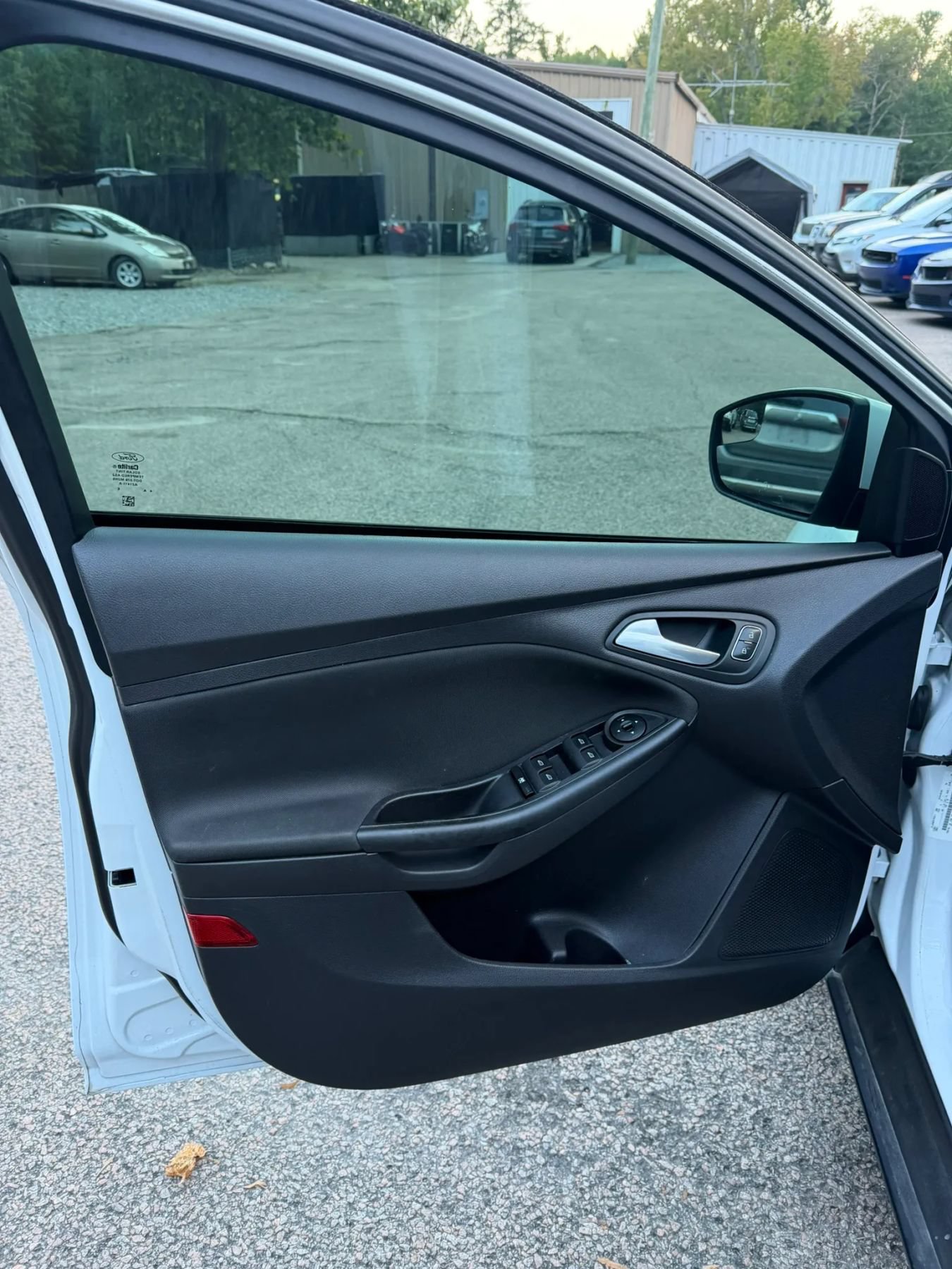 Used 2015 Ford Focus SE FWD image 16