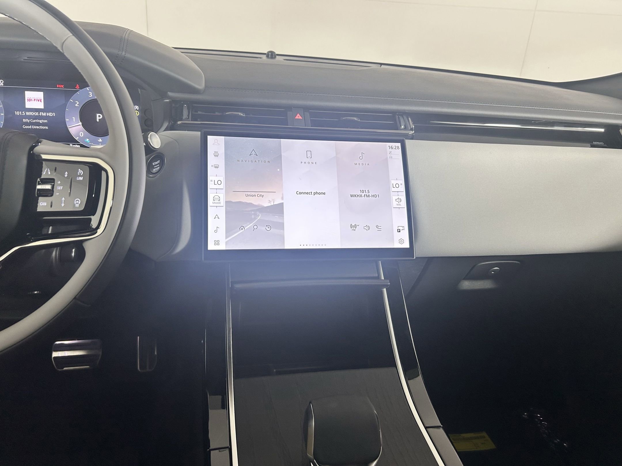 New 2026 Land Rover Range Rover Velar Dynamic SE image 21