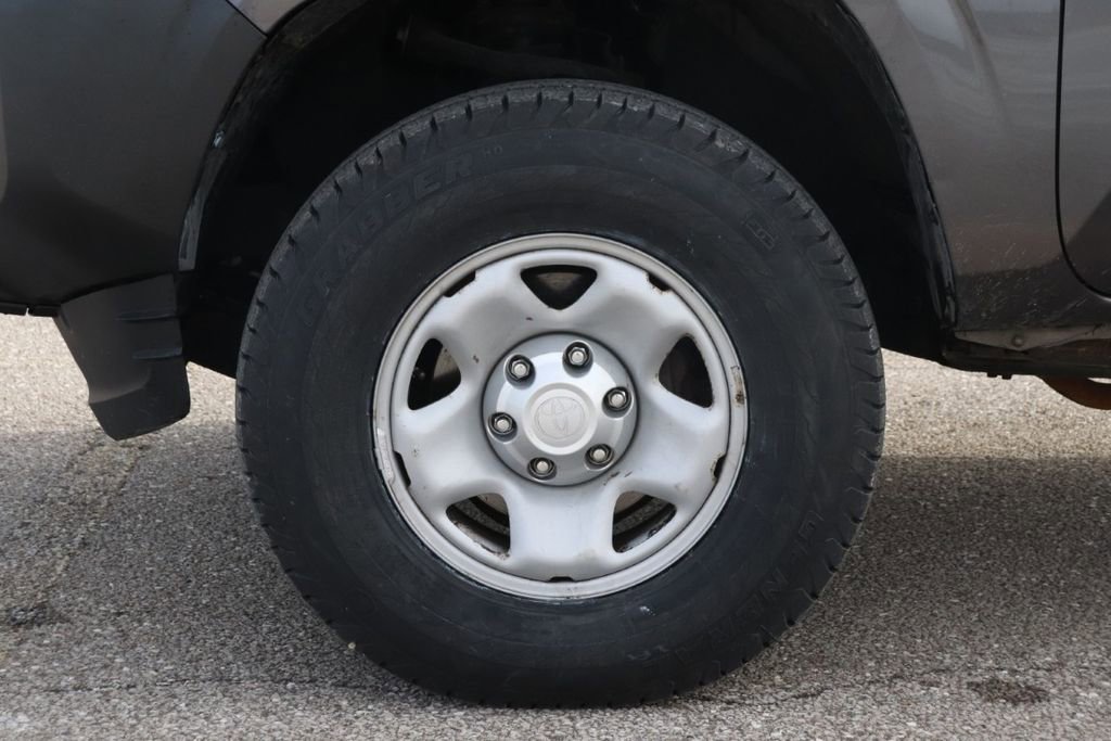 Used 2017 Toyota Tacoma SR image 39