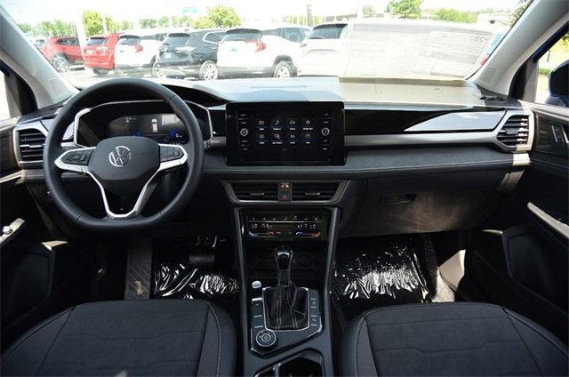 New 2025 Volkswagen Taos SE image 7