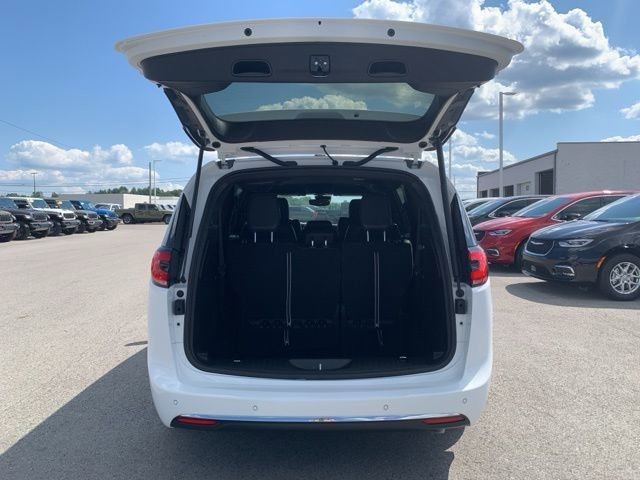 New 2026 Chrysler Pacifica Select image 25