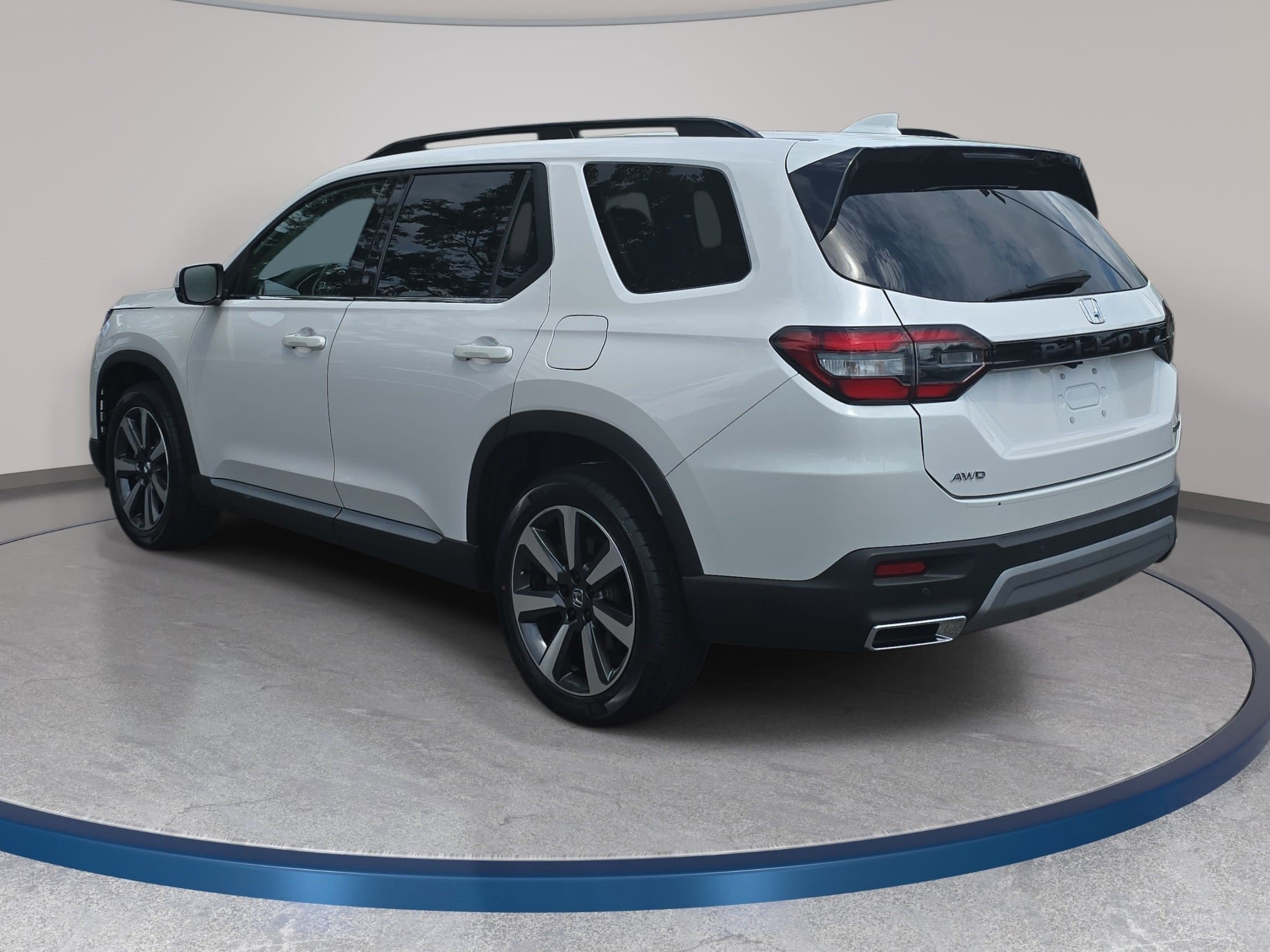 Used 2024 Honda Pilot Touring image 7