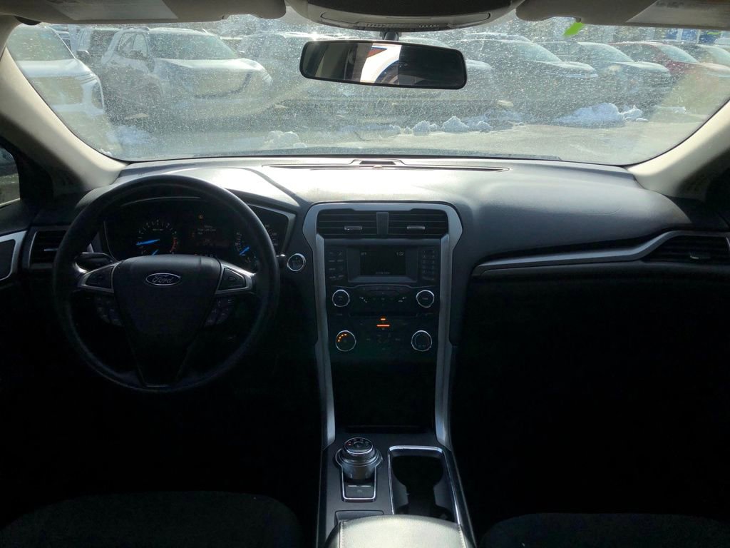 Used 2017 Ford Fusion SE image 10