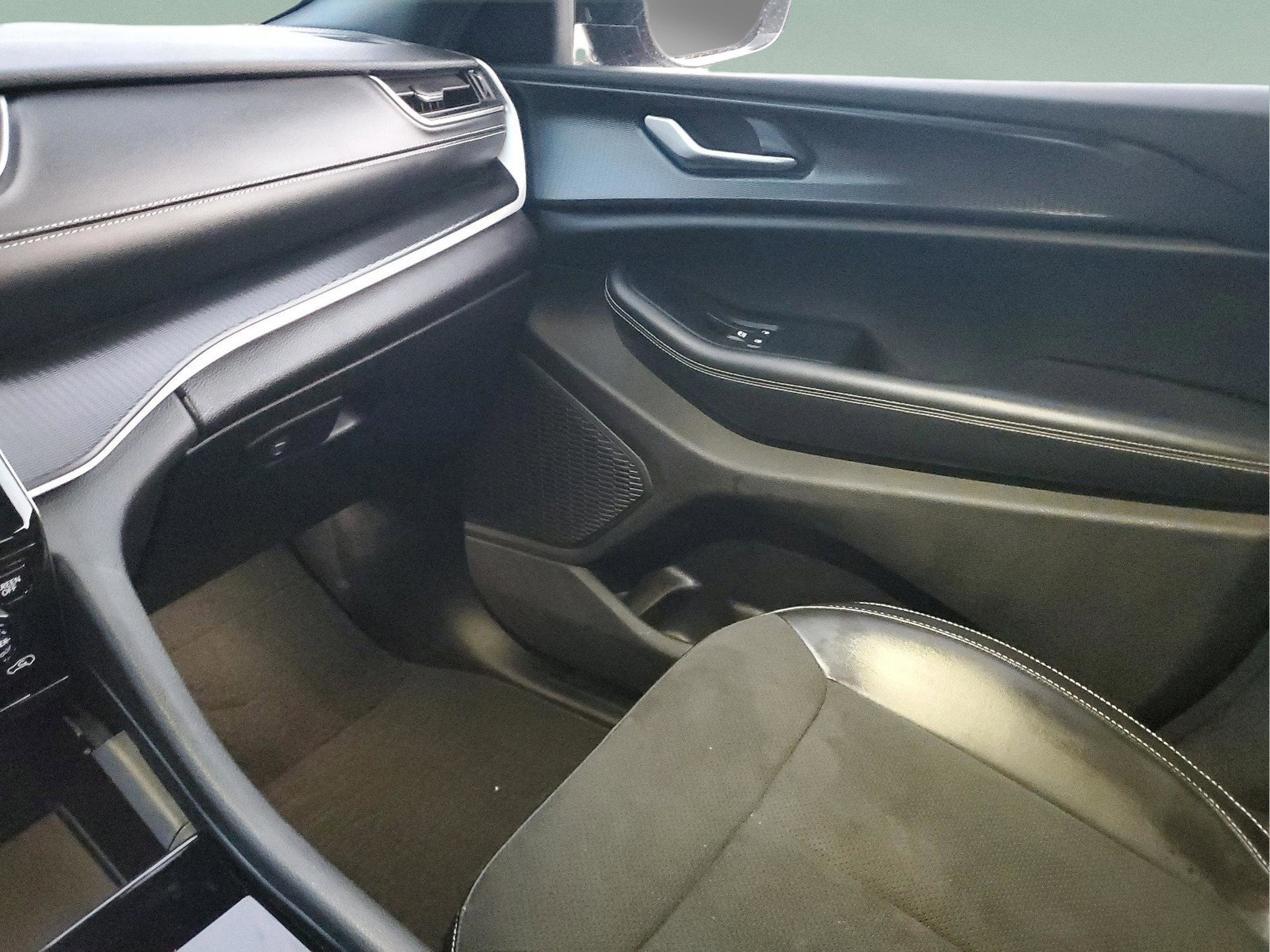 Certified 2023 Jeep Grand Cherokee Altitude image 26