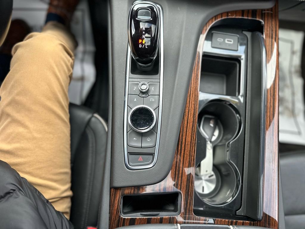 Used 2022 Cadillac Escalade Premium Luxury image 16