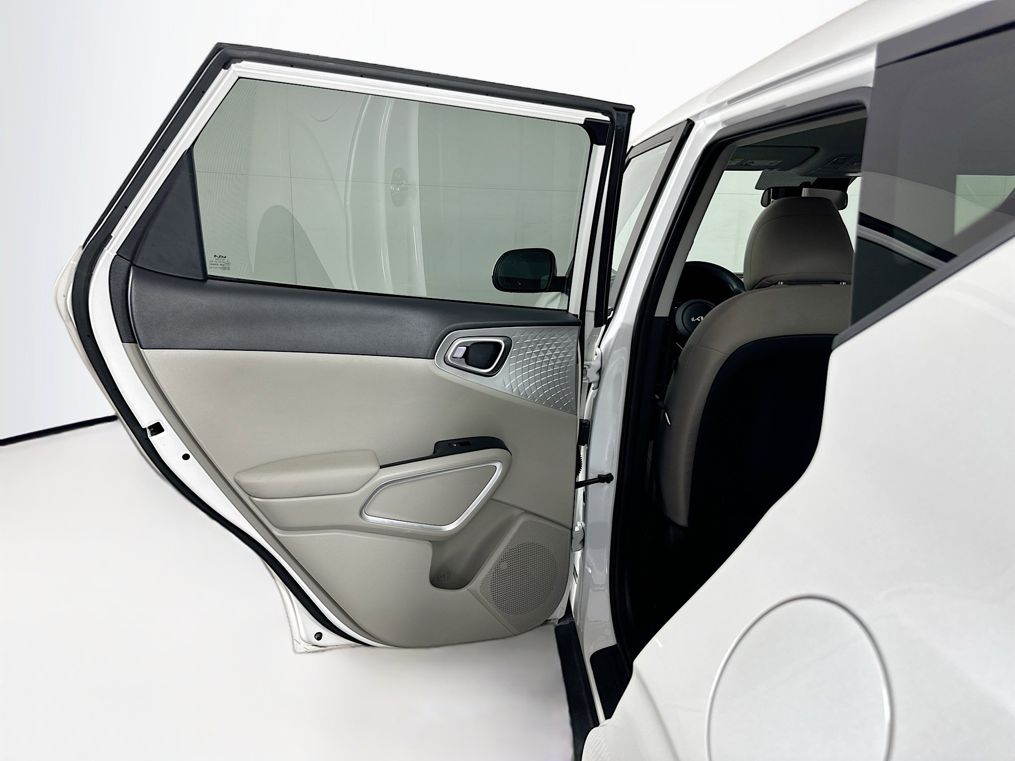 Used 2025 Kia Soul LX w/ LX Technology Package FWD image 25