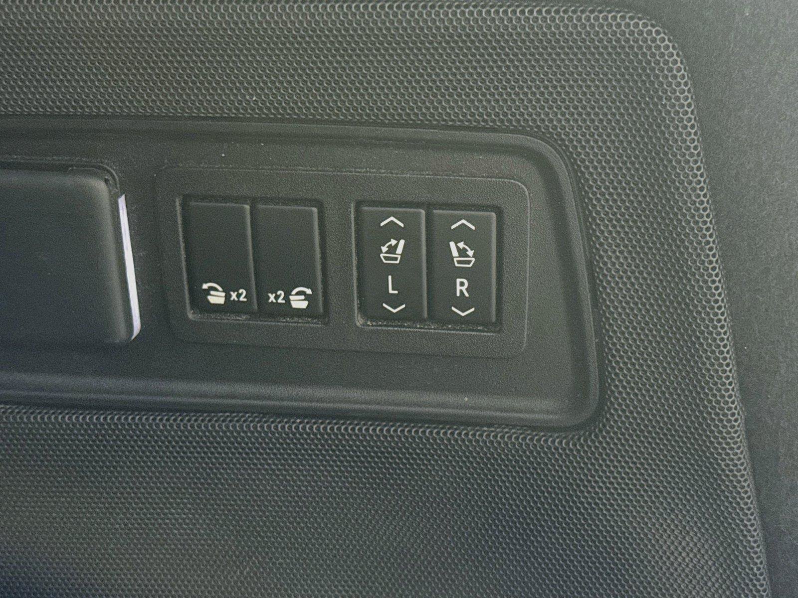 Used 2023 Cadillac Escalade Luxury RWD image 33