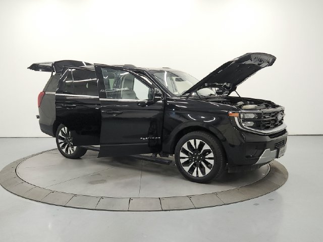 Used 2025 Ford Expedition Platinum w/ Driver's Package AWD/4WD image 10