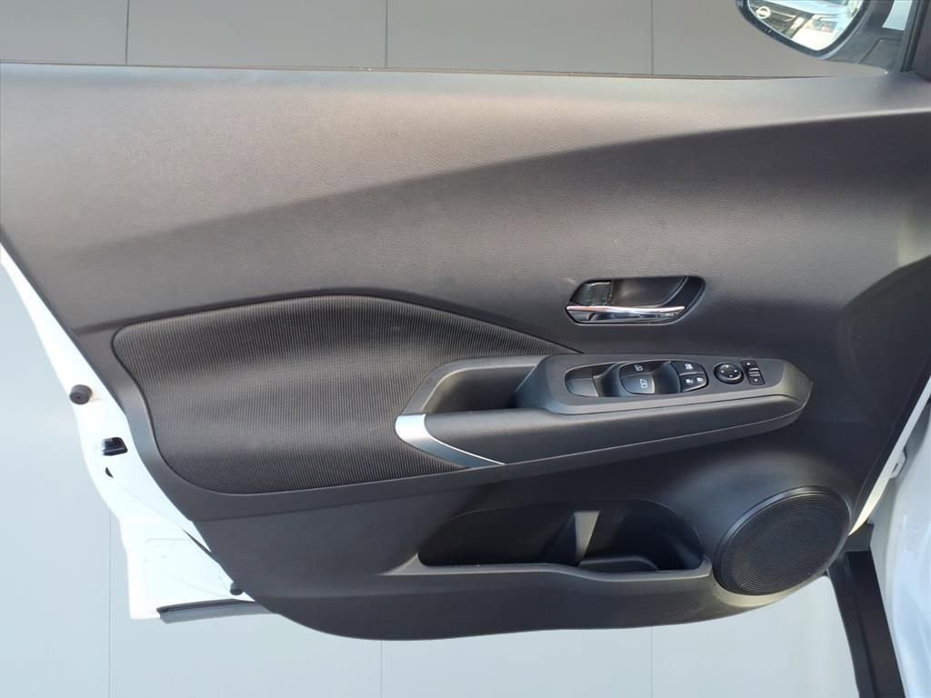 Used 2024 Nissan Kicks SV image 11