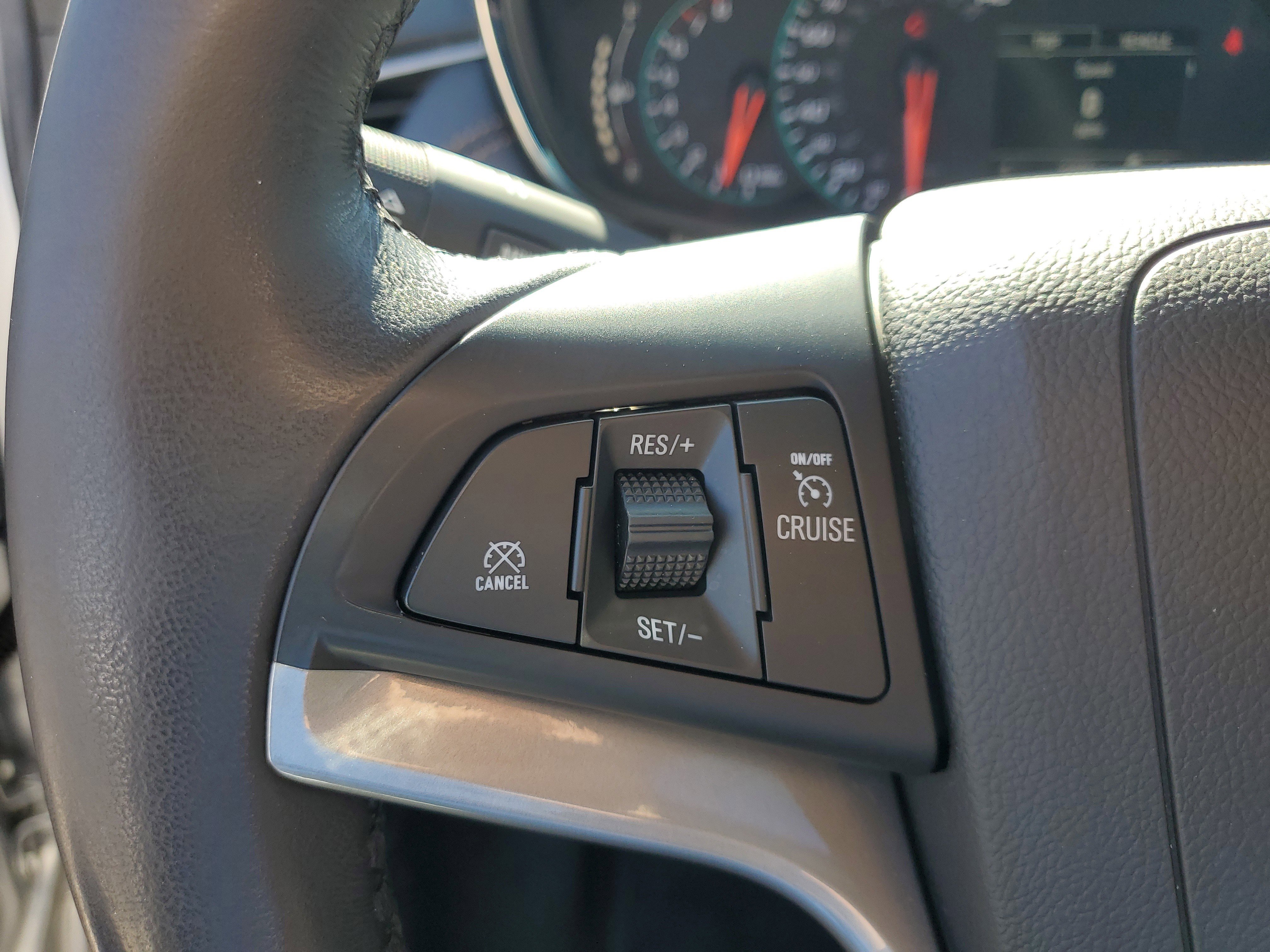 Used 2022 Chevrolet Trax LT w/ LT Convenience Package image 21