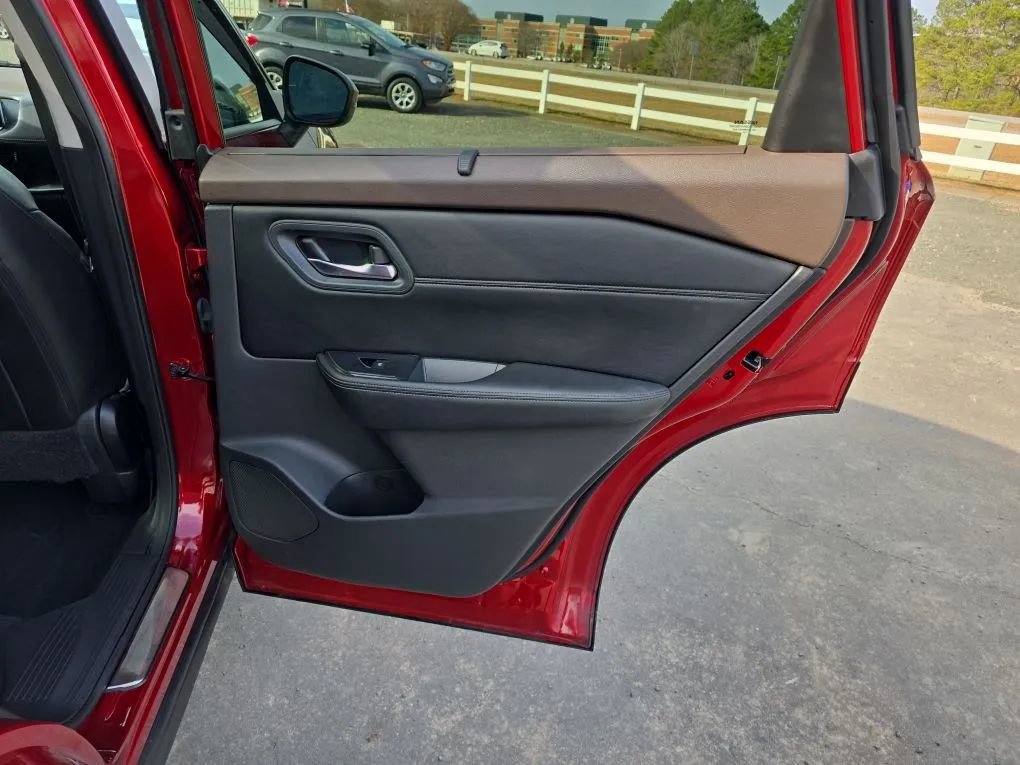 Used 2022 Nissan Rogue SV w/ SV Premium Package image 45