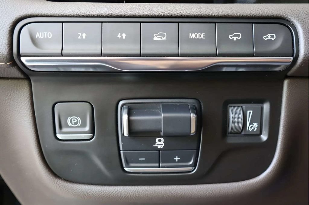 Used 2021 Cadillac Escalade Premium Luxury w/ Driver Assist Tech Package AWD/4WD image 16