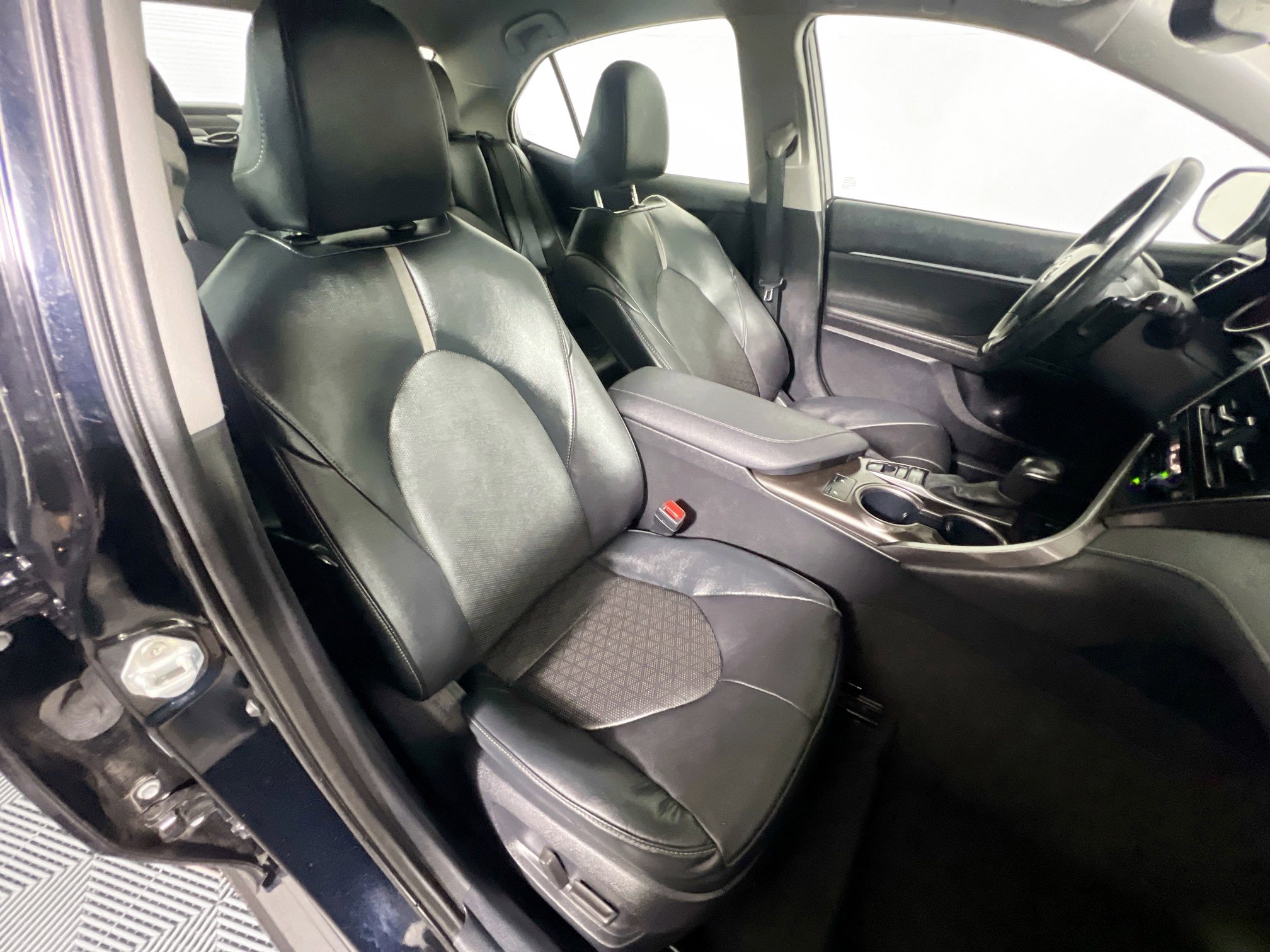 Used 2023 Toyota Camry XSE image 31