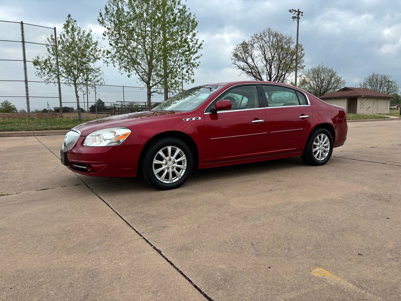 Used 2011 Buick Lucerne CXL w/ Driver Confidence Package FWD image 2