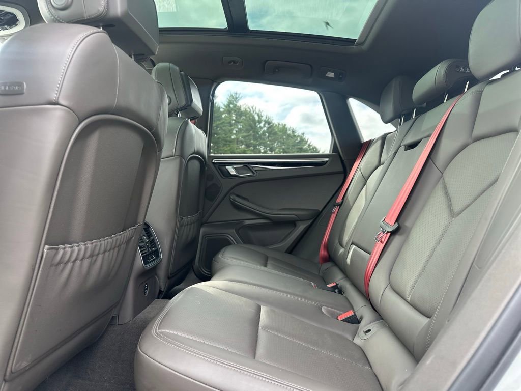 Used 2023 Porsche Macan AWD/4WD image 19