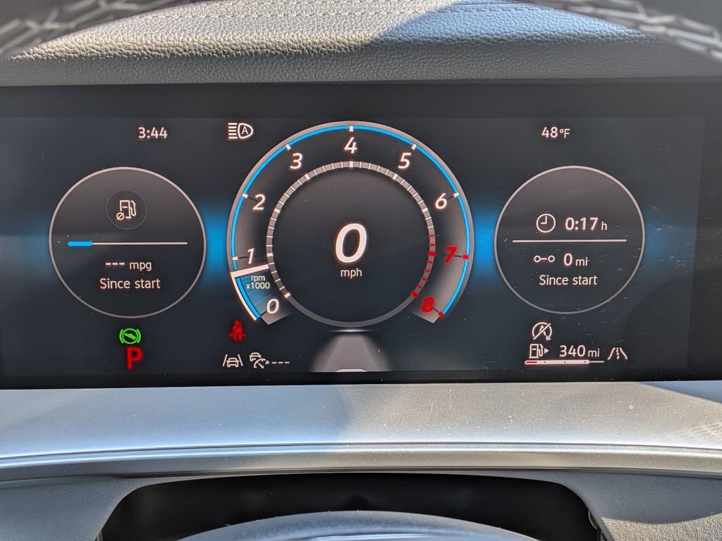 Used 2025 Volkswagen Tiguan SE w/ Panoramic Sunroof Package AWD/4WD image 18