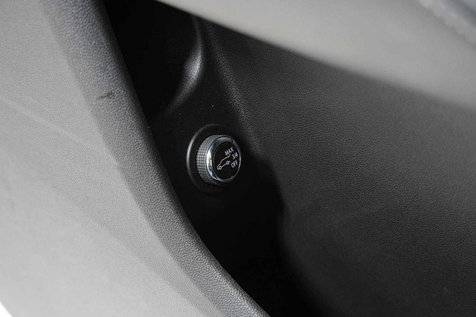 Used 2025 Cadillac XT4 Premium Luxury image 26