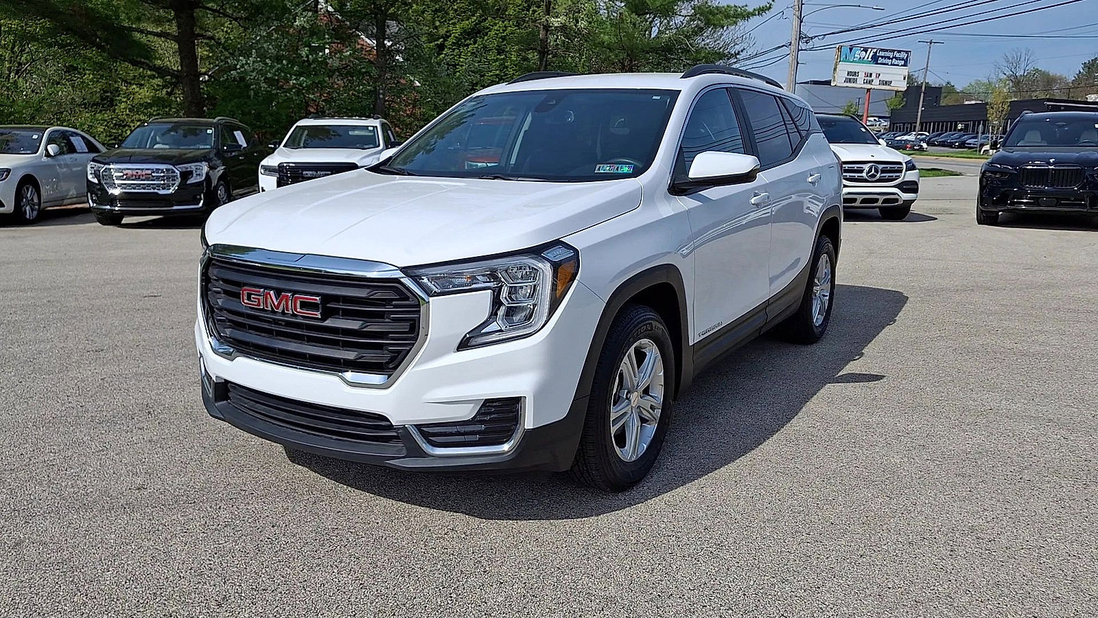 Certified 2022 GMC Terrain SLE w/ Driver Convenience Package AWD/4WD image 4
